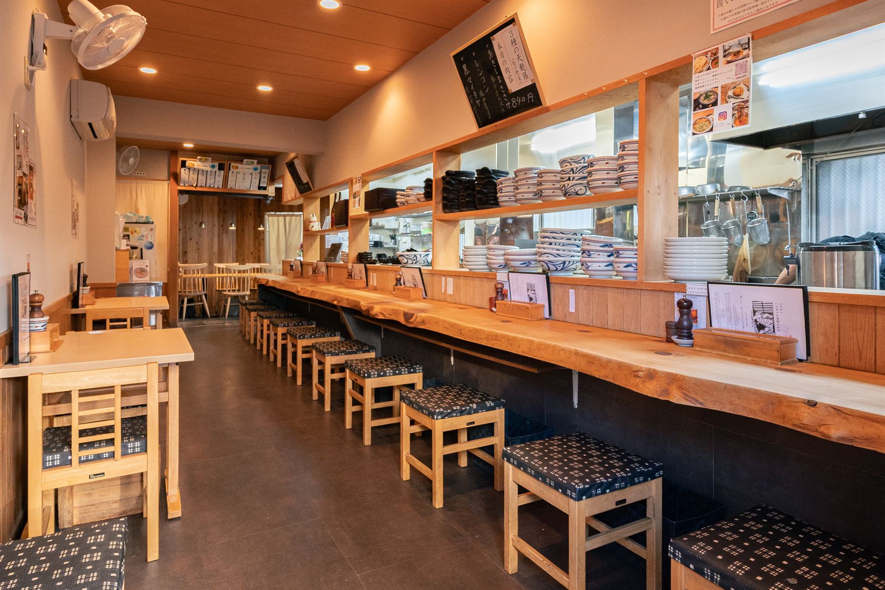 店内 カウンター席
